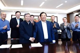 拯救大兵成功！比赛结束韩国全队疯狂庆祝，朴镇燮跪地痛哭